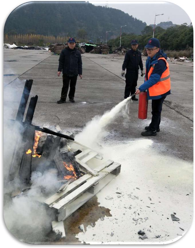 四川天馬玻璃有限公司急救安全知識培訓暨應急疏散和消防滅火演練活動報道(圖12) 四川天馬玻璃有限公司急救安全知識培訓暨應急疏散和消防滅火演練活動報道(圖12)